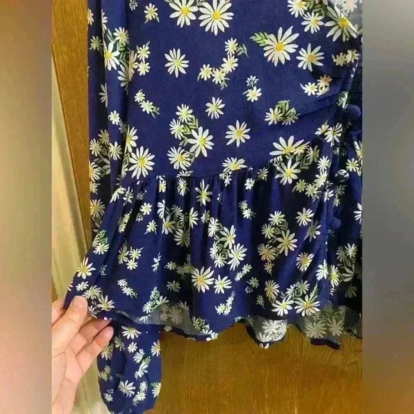 Altar’d State Navy Blue Balloon Sleeve Button Crop Top with White Flowers Size M - Picture 5 of 14